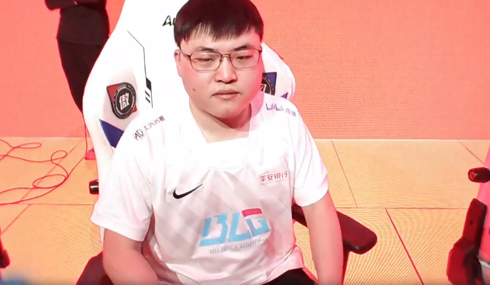 AYX-包含Uzi关键节点回归赛场，独行侠带队取胜！的词条